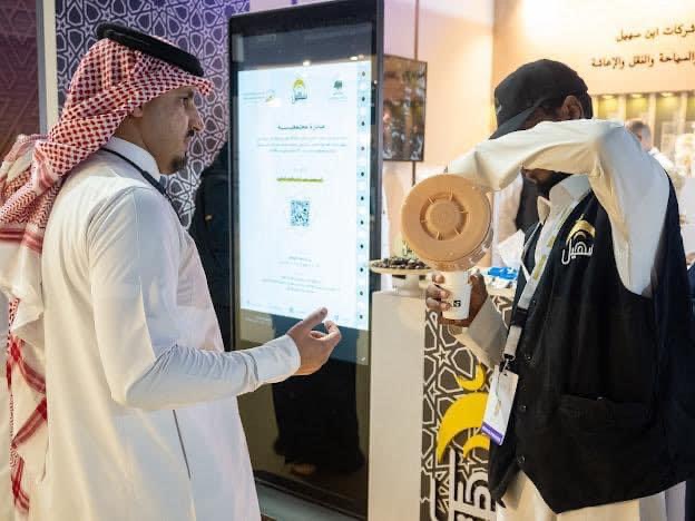 إستقبال ضيوف جناح مجموعة شركات ابن سهيل 